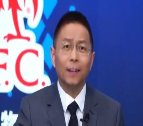 詹俊：柯蒂斯琼斯踢法像当年的兰帕德索博是疯抢型前腰