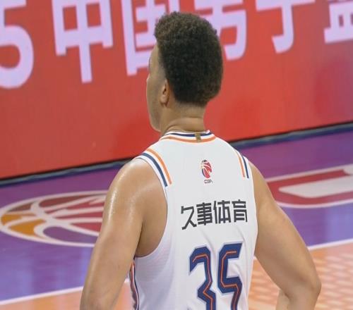 推土机上篮“小胖”洛夫顿CBA首秀首节4分33秒砍10分2板2断