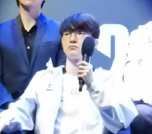 Faker：和年轻选手一起让我也进步很多很感谢他们