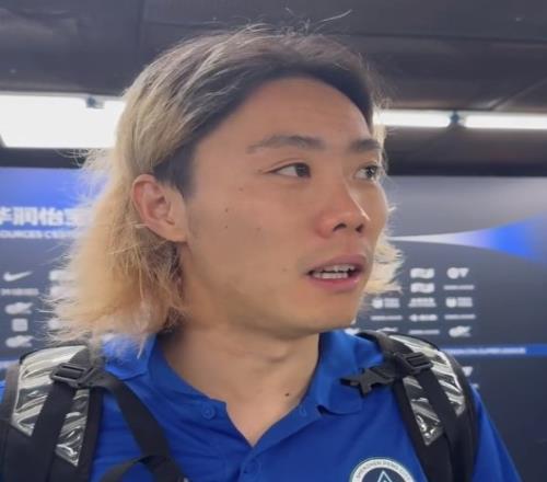 李智：这赛季只有我们自己知道过的有多艰难，最终留在了中超