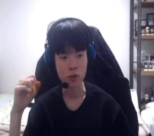 Deft：除非突然检查出来有什么想象不到的病不然当不了公益兵