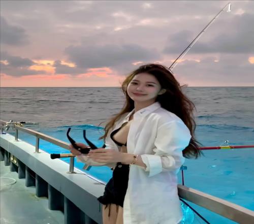 一颦一笑牵动小编的心Meiko女友美照欣赏：疑似Meiko声音出镜
