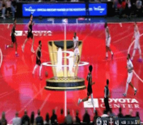 本场三分4中4啦！小史密斯连进两个三分引领一波202打停快船