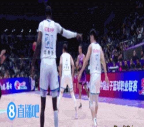 内线配合！萨林杰妙传沈梓捷双手暴扣&北控领先20+