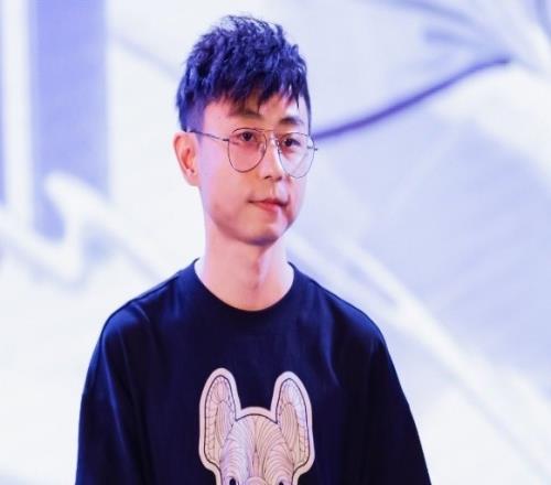 水晶哥谈LPL现状：想出成绩真难选手、教练、管理层都要好！