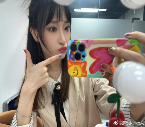 解说kinko晒照：银卓涵有人居然在上班吗怎么做到的