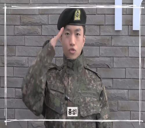 忠！诚！T1辅助选手Keria出现在韩国陆军训练所视频中