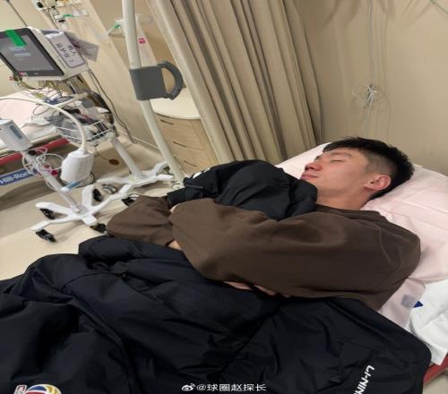 赵探长：深圳球员白昊天被诊断为脑震荡目前仍有头晕和恶心症状