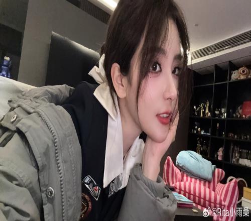 好甜！女解说Rita分享美照：喜欢哪个角度看我