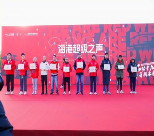 12月28日，俱乐部在训练基地举办“红动十九并肩拼未来”庆生会