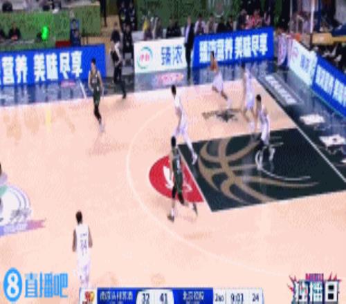 年度十佳球！朱松玮暴起扣翻曾繁日阿日这下屁股还有点疼...