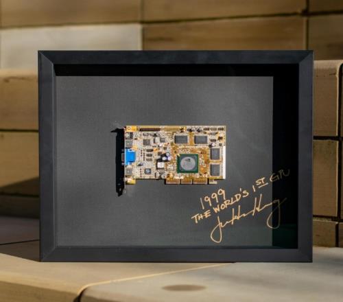 英伟达官方宣布：将赠送全球首款GeForce256还有黄仁勋本人亲笔签名