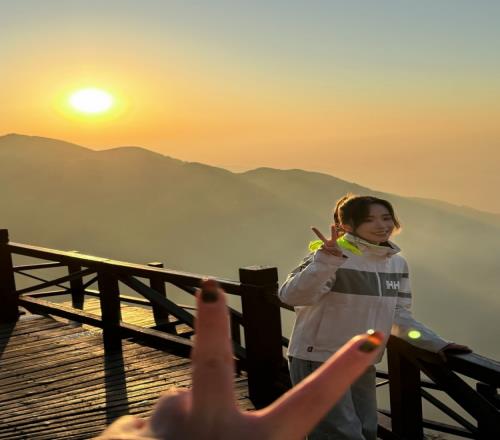 余霜晒照：和偶遇的小伙伴们一起爬武功山