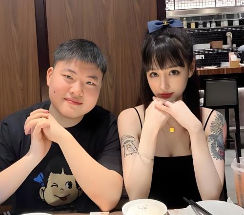 Ming直播肚饿难忍Uzi暴怒痛斥妻子奥咪咪：坏女人自己出去吃好吃的不给我和兄弟吃