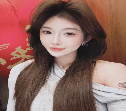 美美哒吴艳妮社媒晒出新年第一张自拍照