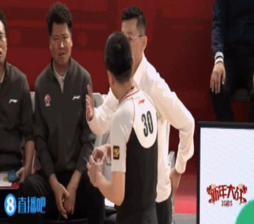 裁判吹错了新疆主帅刘炜针对裁判吹罚持续抱怨被吹技术犯规