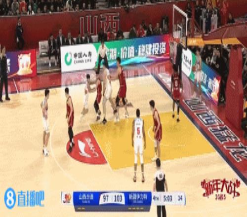 浪费机会啊！李炎哲顺下接球空篮上丢