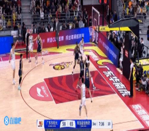 一个回合差点5分！米奇中投得分莫兰德篮板犯规&王睿泽跳投再2+0