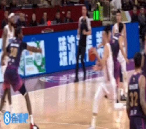 翟晓川空篮离谱偏出北京队退而不防任王仔路一条龙反击得手