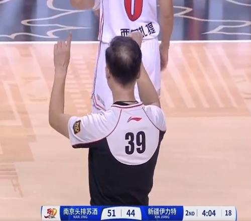 气炸了！齐麟被吹技犯后比赛中途返回更衣室怒发微博“39”