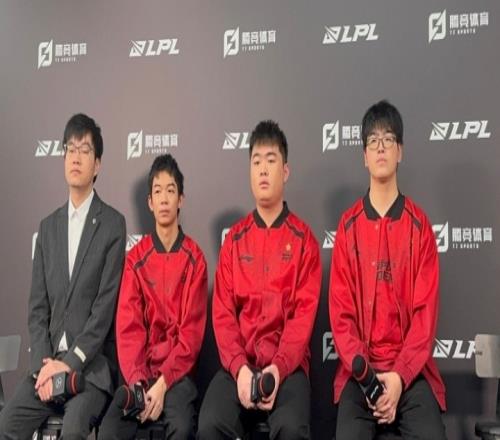 FPX败者群访Jwei：训练赛还行！但用不到比赛上，就还是得多练