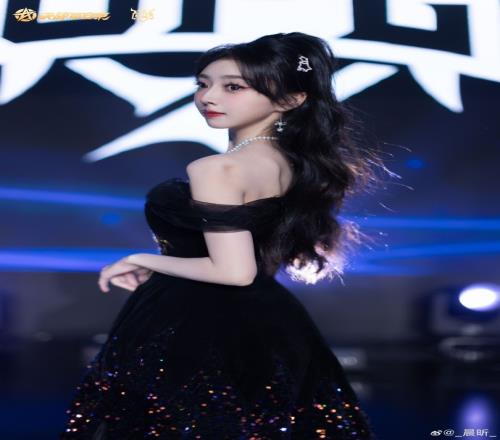决战平安京美女解说晨昕晒照：所有的道别里我最喜欢下次见