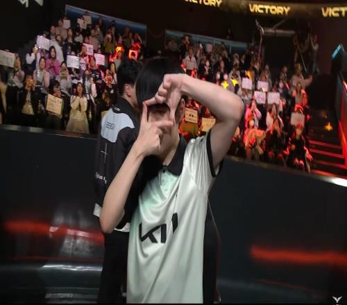 噢耶！秀秀的神！Showmaker三局总战绩15513对位碾压Faker