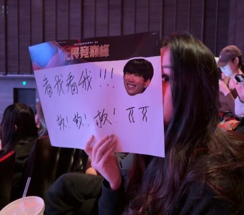H4cker老婆晒照：突发奇想来观赛，居然偶遇suki坐我隔壁，太巧了