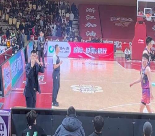 媒体人：CBA对辽宁&浙江就“四冠手势”一事提出书面警告