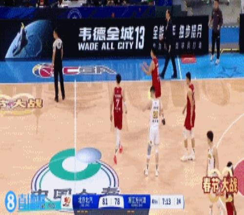 雷蒙被吹犯规6犯离场十分不满许利民抗议也吃到技术犯规