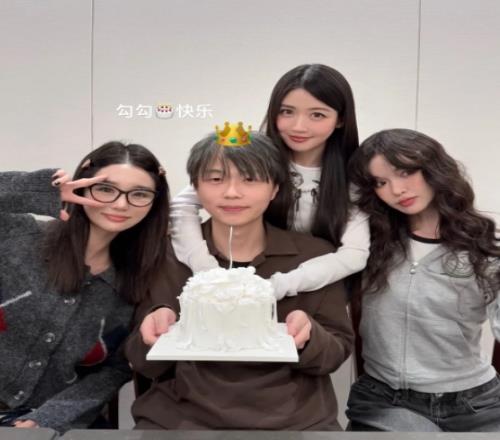 奥咪咪前去男性朋友家中为其庆生未和老公Uzi同去被网友呛声：这对吗
