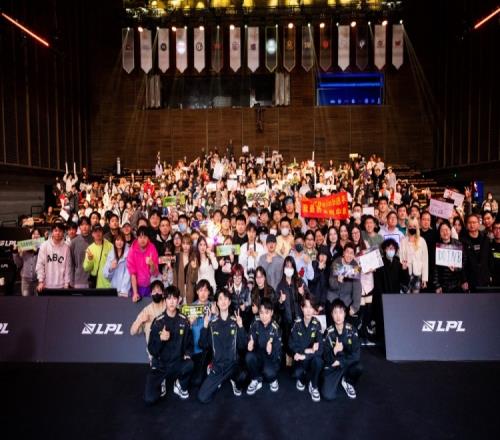 战胜FPX后NIP赛后返图：信念如光，永不停歇地向前！