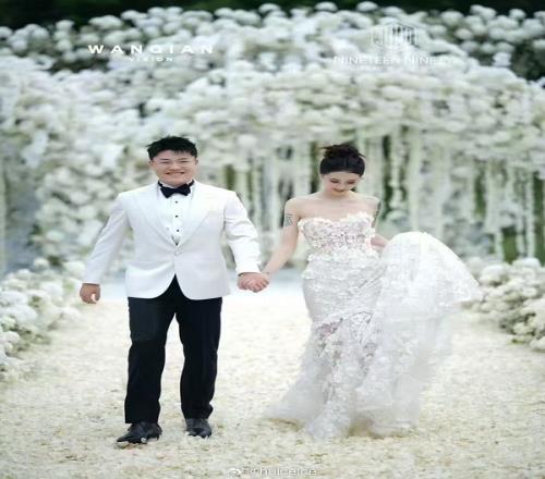 真好兄弟Uzi和aomimi补办婚礼Ming当伴郎亲吻乌兹侧脸