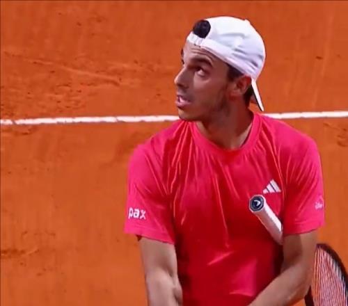 ATP250阿根廷：头号种子兹维列夫12不敌塞伦多洛，止步8强