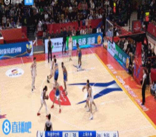 开张！洛夫顿强攻打成2+1命中个人本场首个运动战进球3中1砍14分