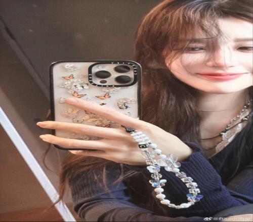 Rita晒美照：今日可爱妹妹搭配：蕾丝和毛衣