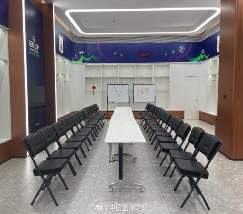 中国篮球之队官博晒男篮整洁更衣室今日马不停蹄前往关岛