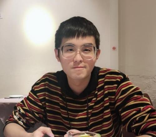 解说记得：承蒙大家不嫌弃，我更想做好LPL，赚钱不寒碜！