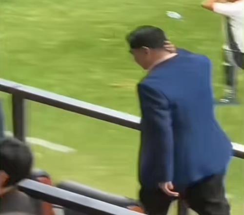 遗憾！国青被绝杀后足协主席宋凯失落离场此前采访已为留洋铺路