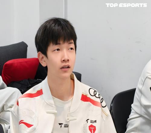 季后赛连斩三位S冠中单，小奶油俨然已成为新生代中单的代表