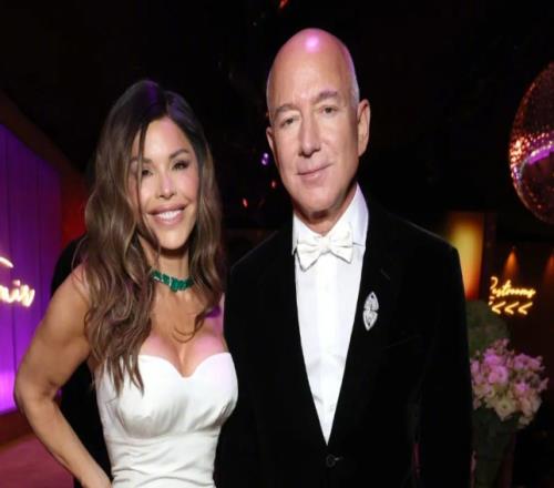 哥你是这个亚马逊老板发火箭把未婚妻以及乐坛天后水果姐送上太空