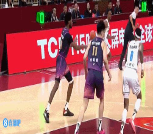 攻防俱佳！曾凡博大帽吴前&反击送双手炸扣