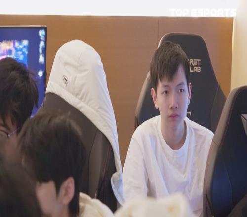 “LPL第一中单”小奶油优势迷失劣势查无此人被Zeka打爆全场91412
