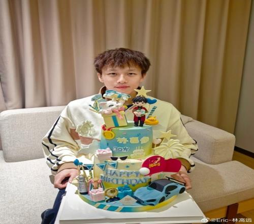 林高远社媒晒图庆祝30岁生日：这个生日非常快乐，谢谢大家