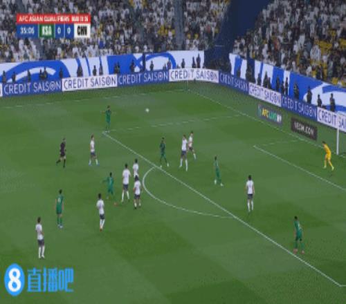 沙特一直在国足后场传倒，高准翼示意队友上抢