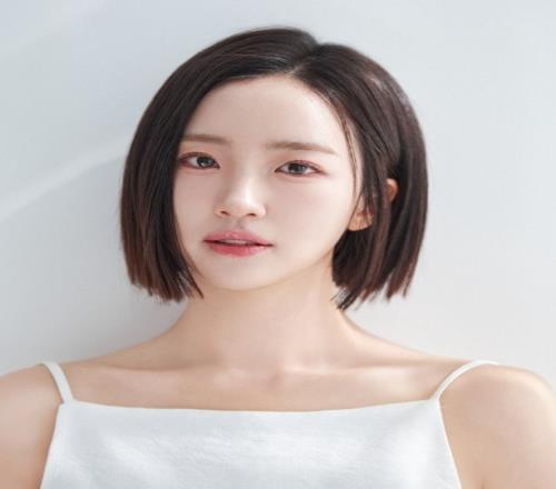 LCK主持裴惠智晒照：newprofile2025年一起创造更多美好吧！