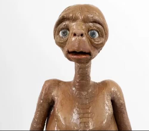 《E.T.外星人》经典道具亮相拍卖会，预计成交价6090万美元