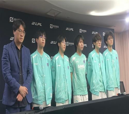 全自闭了LNG赛后群访：教练沉默说要想想办法Zhuo自认不如别人