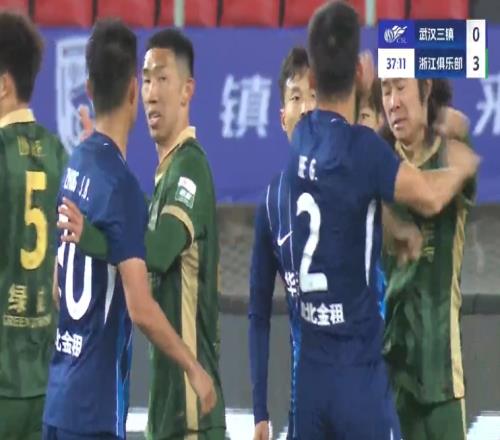拉不住！李提香&贺惯互掐后顶牛前者完事摸额头“疼啊”