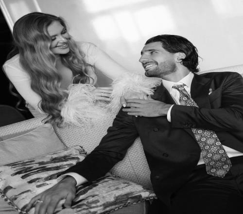 去年公开恋情，今年迅速完婚！索博新婚妻子放出更多结婚照